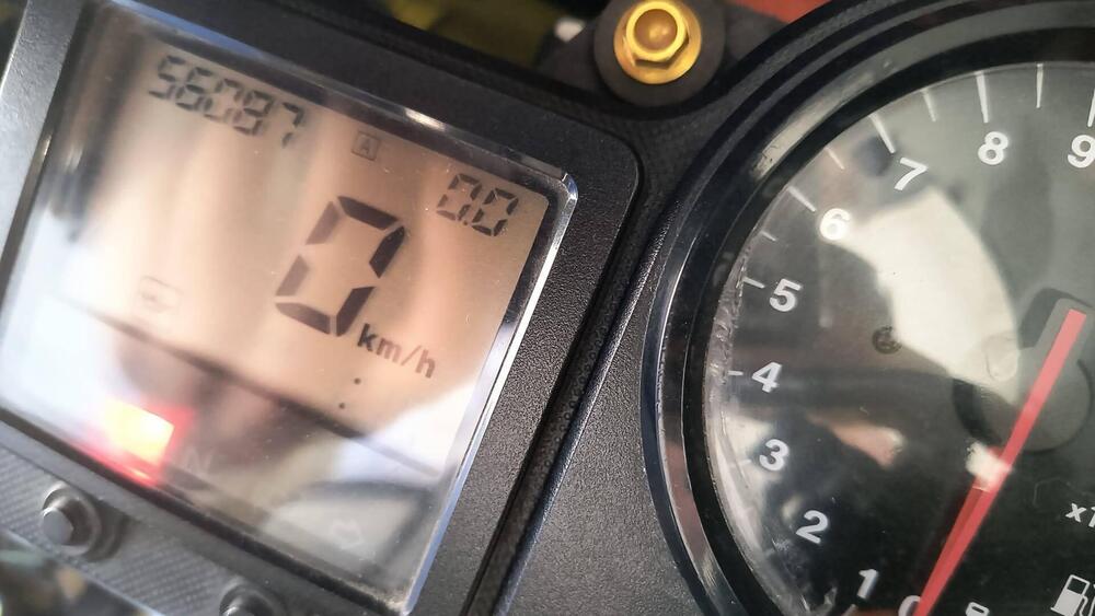 Honda CBR 900 RR Fireblade (2000 - 01) (5)