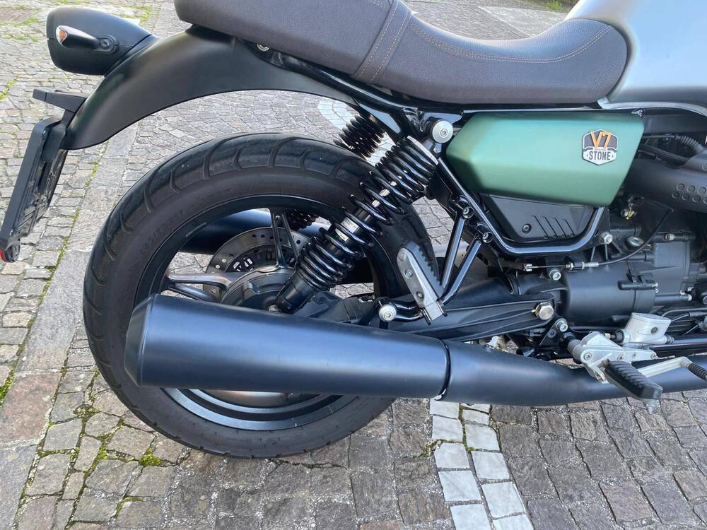 Moto Guzzi V7 Stone Centenario (2021 - 22) (7)