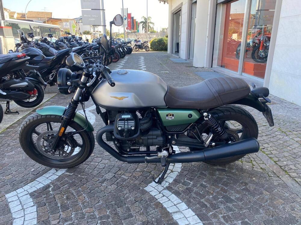 Moto Guzzi V7 Stone Centenario (2021 - 22) (2)