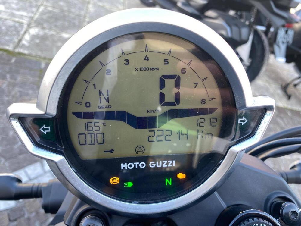 Moto Guzzi V7 Stone Centenario (2021 - 22) (3)