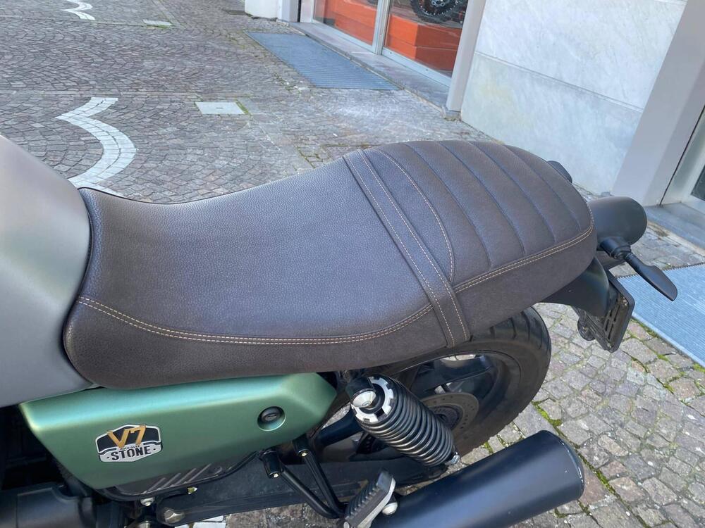 Moto Guzzi V7 Stone Centenario (2021 - 22) (11)