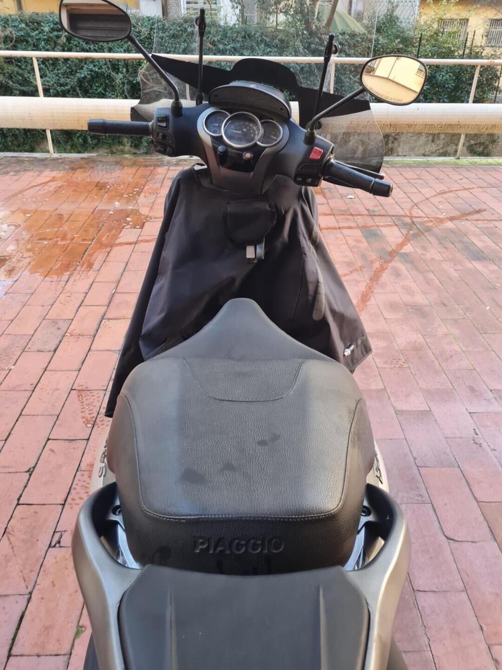 Piaggio Beverly 300 i.e. ABS-ASR (2016 - 20) (3)