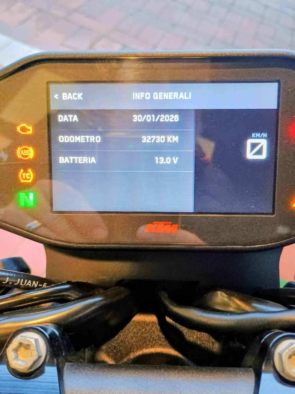 KTM 890 Duke R (2021) (10)