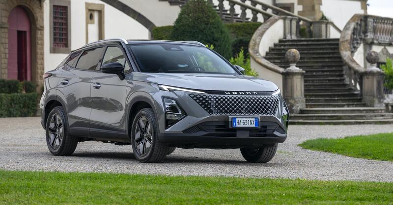 &Egrave; davvero SUPER l'IBRIDO CINESE? 10 COSE che (forse) NON sapevi della OMODA 5 SHS-H [VIDEO]