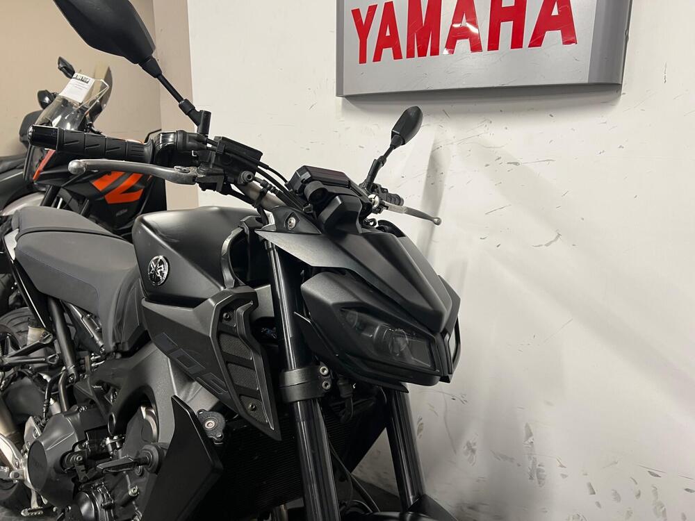 Yamaha MT-09 (2017 - 20) (2)