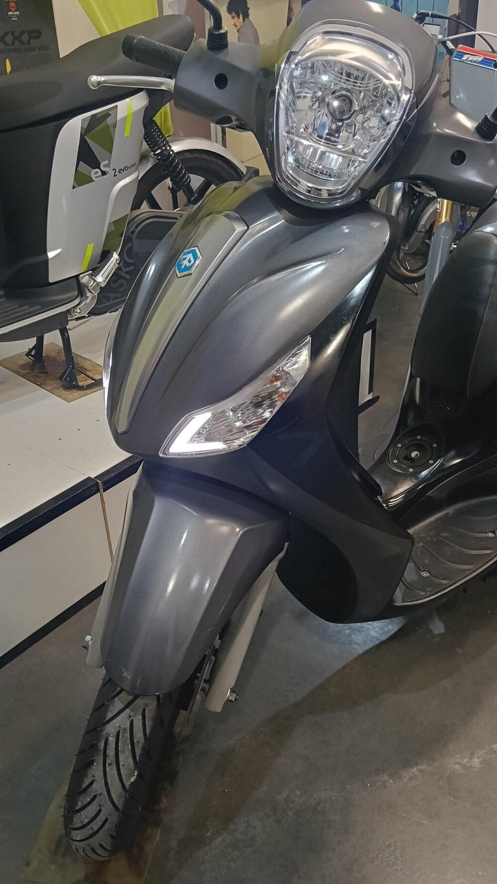 Piaggio Medley 125 ABS (2016 - 19) (4)