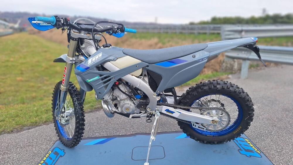 Tm Moto EN 300 Fi ES 2T (2025) (6)