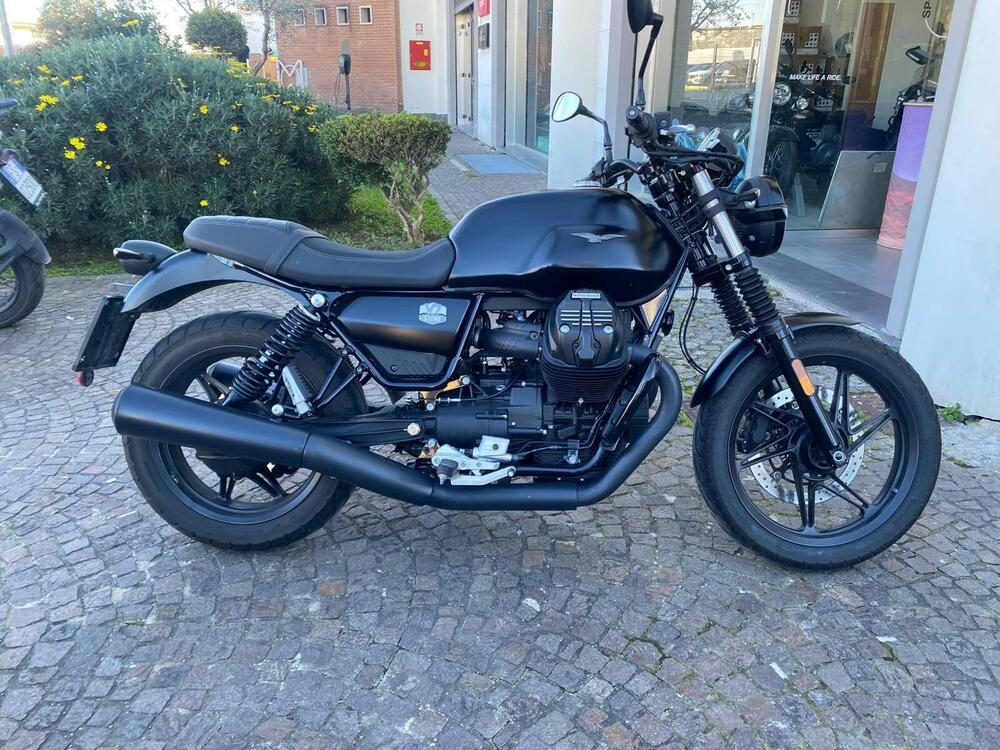 Moto Guzzi V7 Stone (2021 - 24)