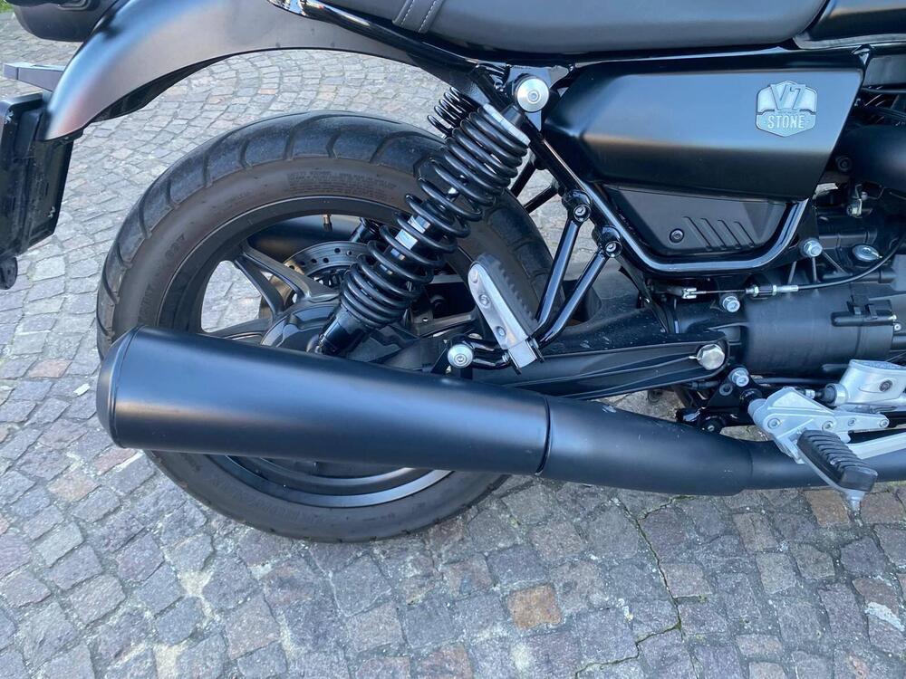 Moto Guzzi V7 Stone (2021 - 24) (11)