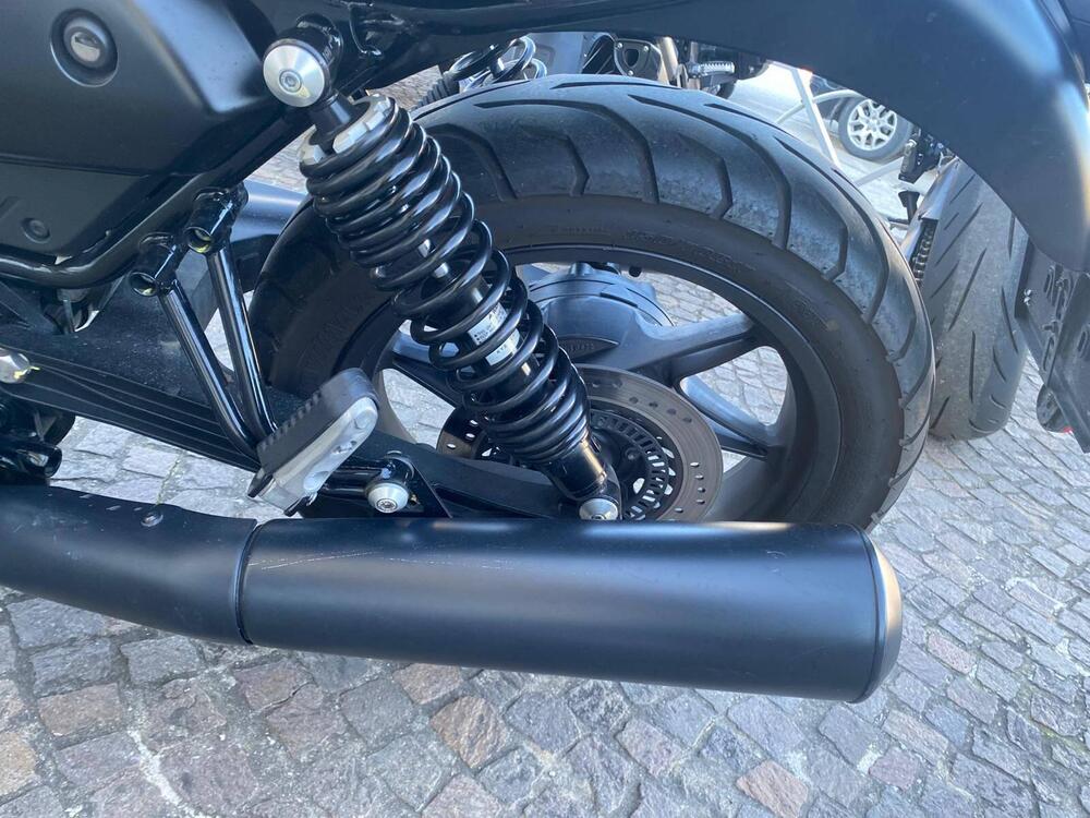 Moto Guzzi V7 Stone (2021 - 24) (12)