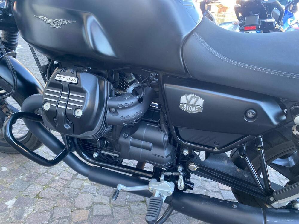Moto Guzzi V7 Stone (2021 - 24) (8)