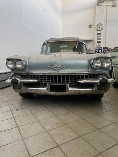 Cadillac Hearse d'epoca del 1958 a Busto Arsizio