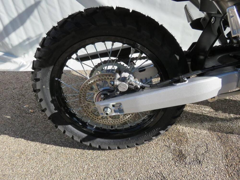 Suzuki DR-Z4S (2025 - 26) (10)