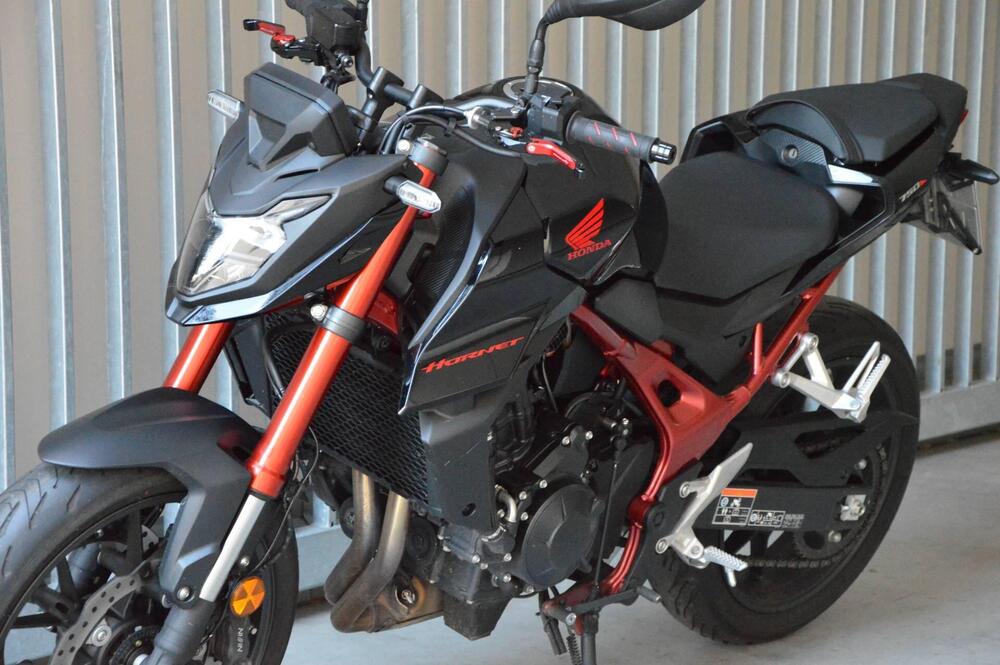 Honda CB 750 Hornet (2023 - 24) (11)