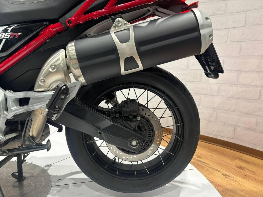 Moto Guzzi V85 TT Evocative Graphics (2021 - 23) (7)