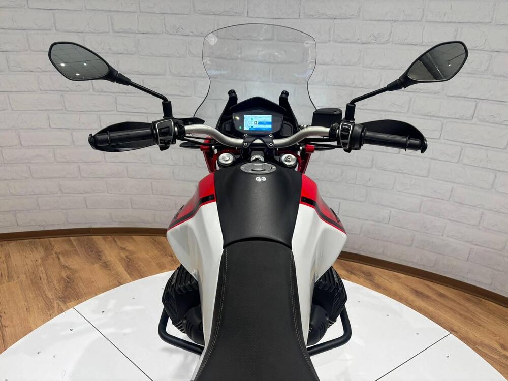 Moto Guzzi V85 TT Evocative Graphics (2021 - 23) (13)