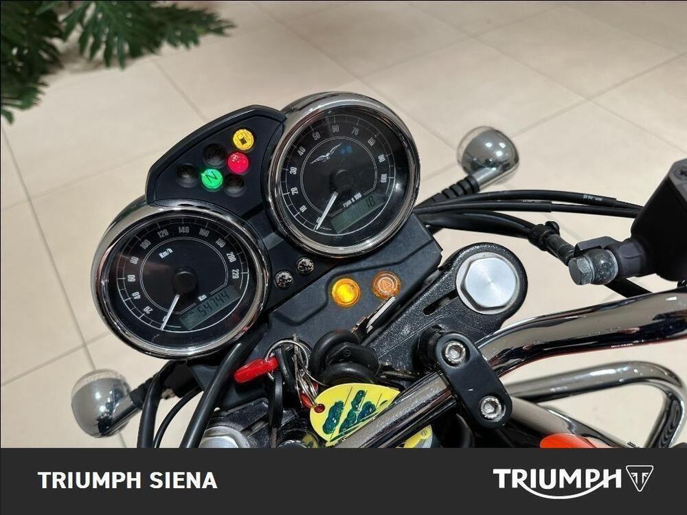 Moto Guzzi V7 II Special (2015 - 17) (8)