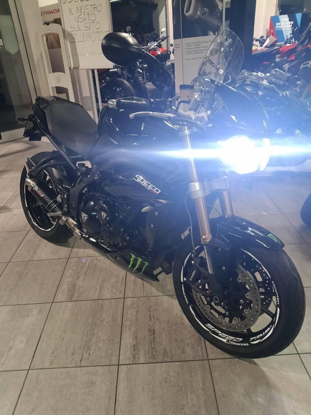 Triumph Speed Triple 1050 (2011 - 13) (6)