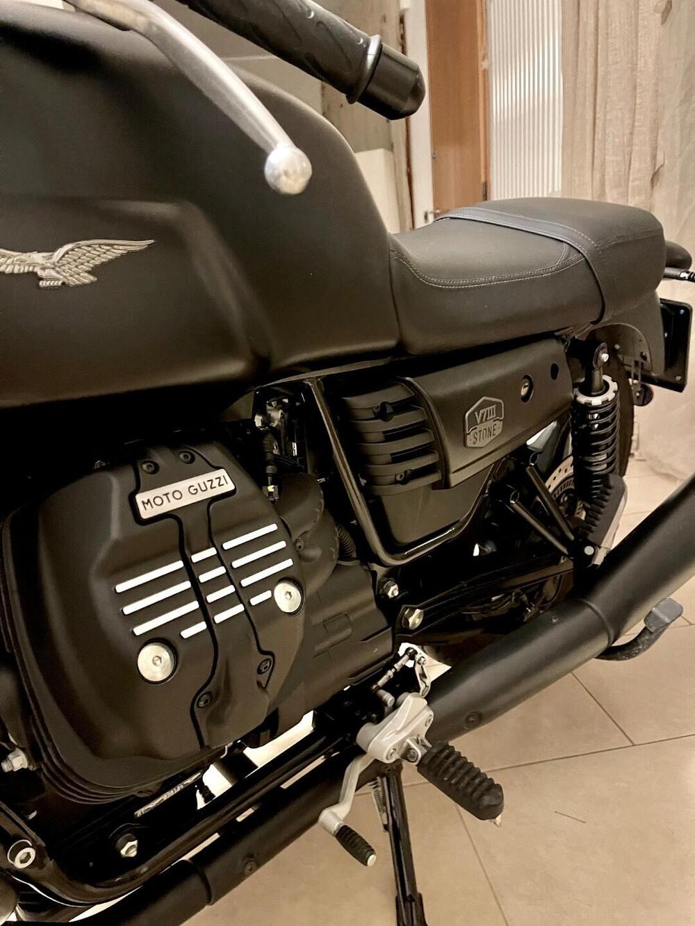 Moto Guzzi V7 III Stone S (2020) (3)