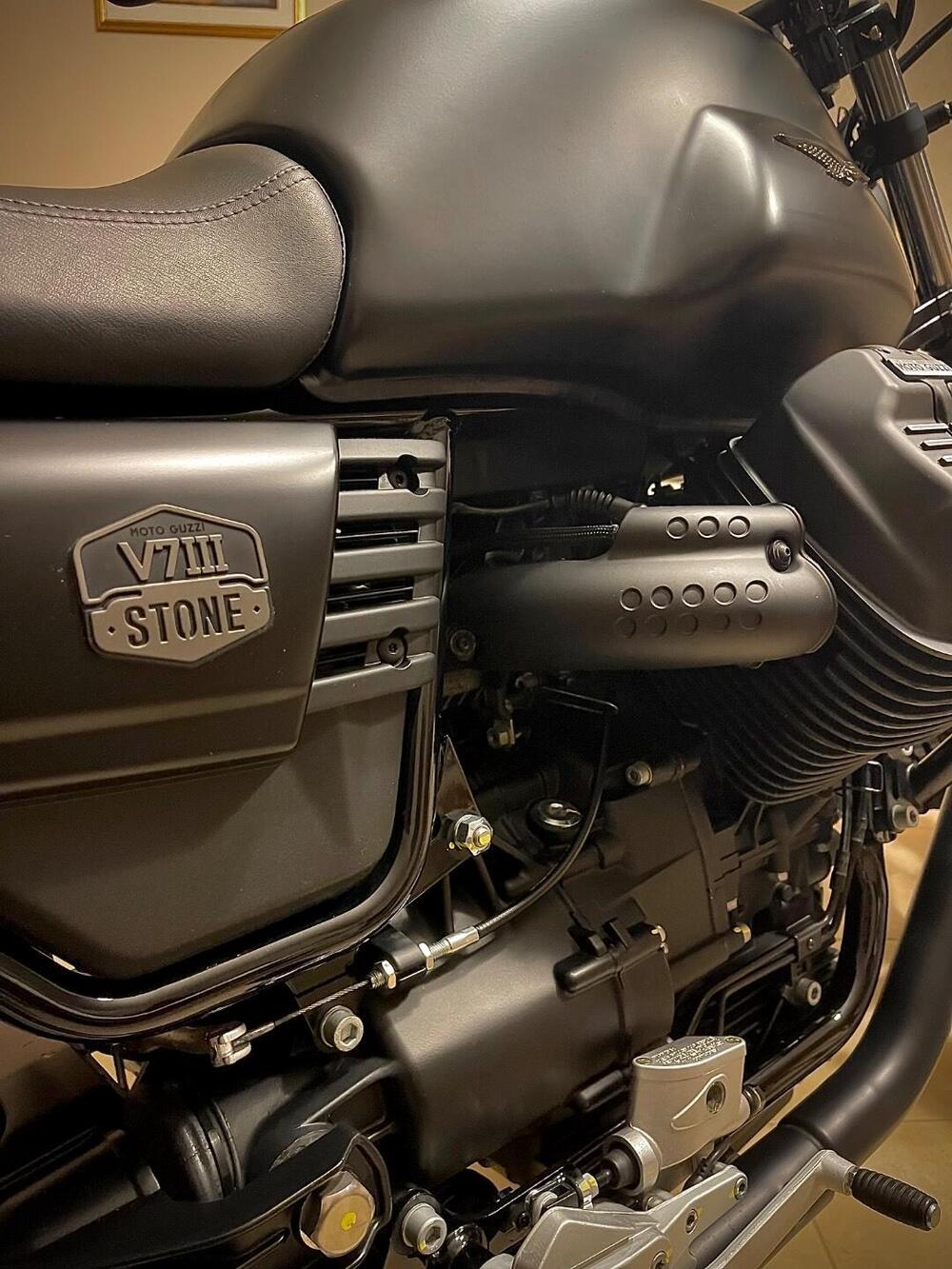 Moto Guzzi V7 III Stone S (2020) (4)