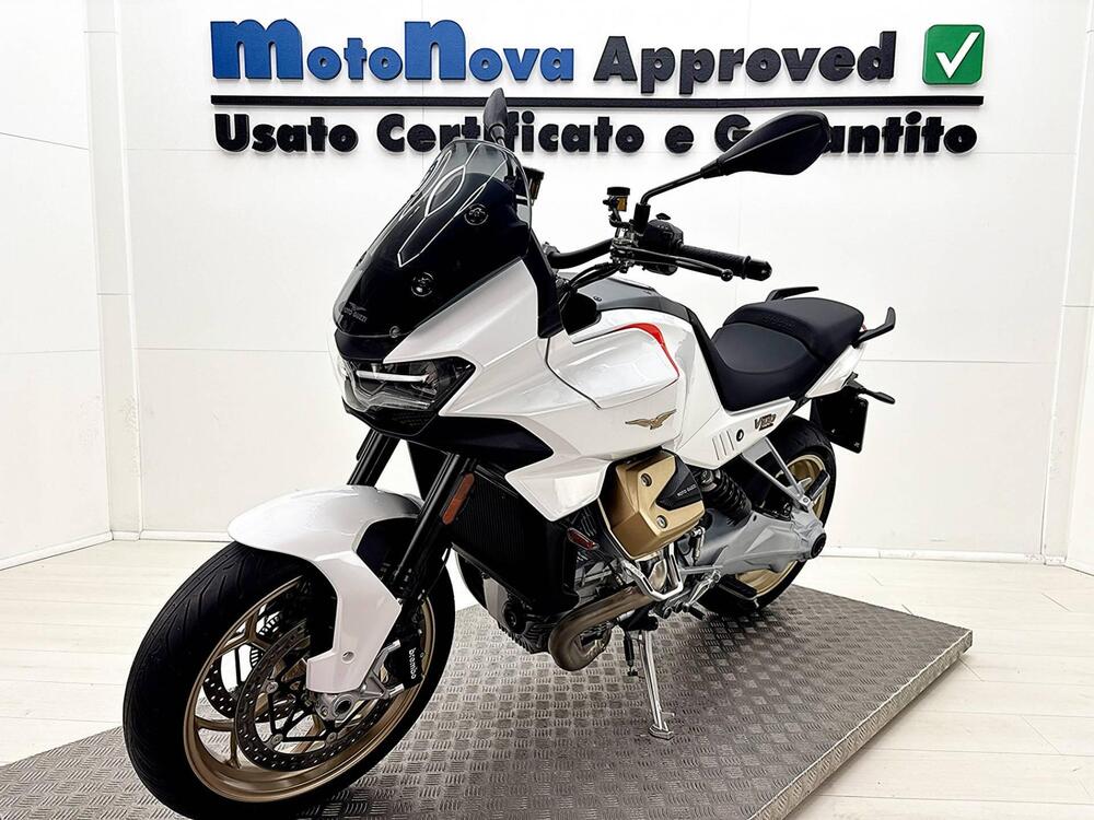 Moto Guzzi V100 Mandello (2022 - 24)