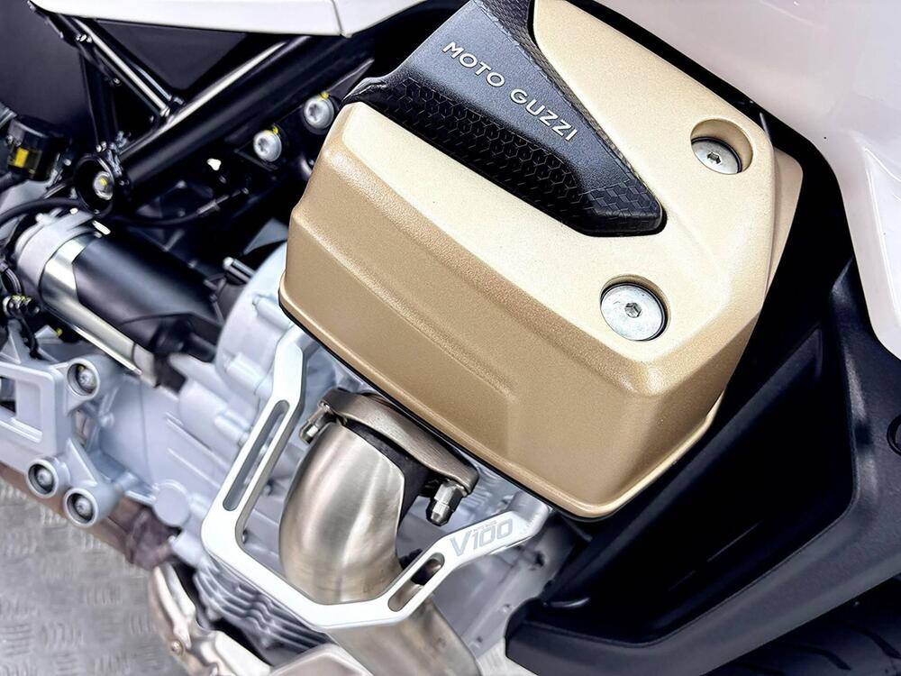 Moto Guzzi V100 Mandello (2022 - 24) (11)