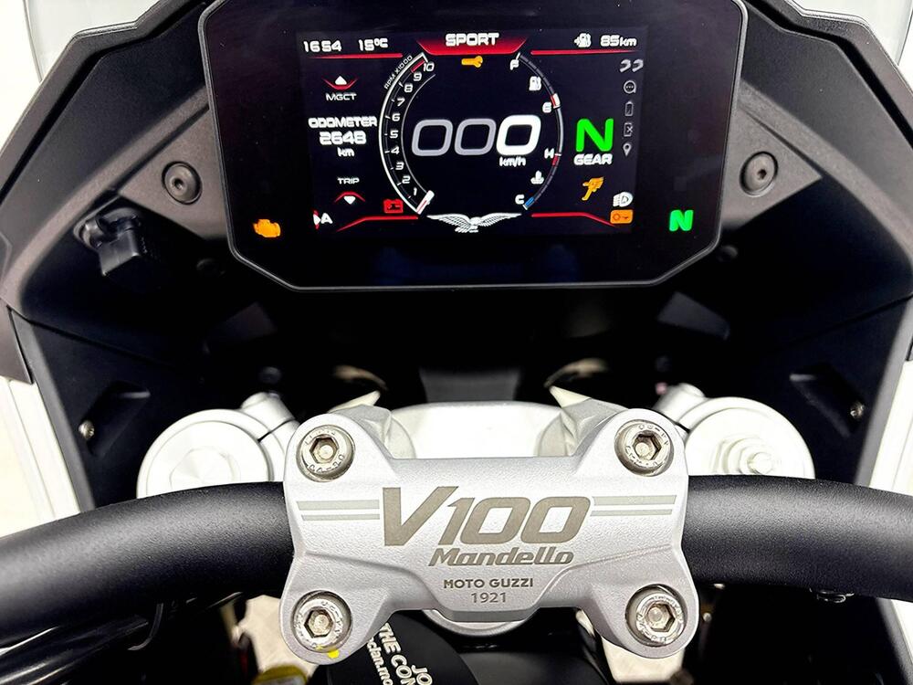 Moto Guzzi V100 Mandello (2022 - 24) (20)