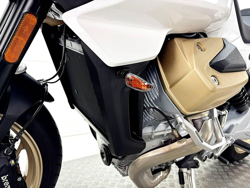 Moto Guzzi V100 Mandello (2022 - 24) (17)
