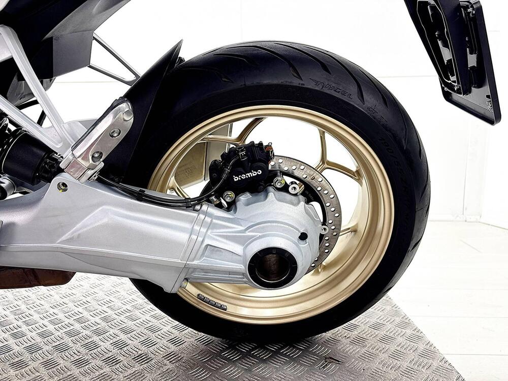 Moto Guzzi V100 Mandello (2022 - 24) (18)