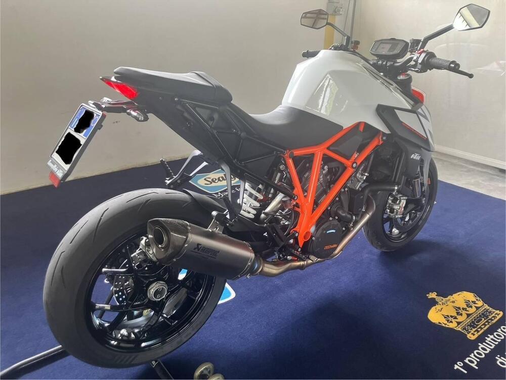 KTM 1290 Super Duke RR (2021) (9)