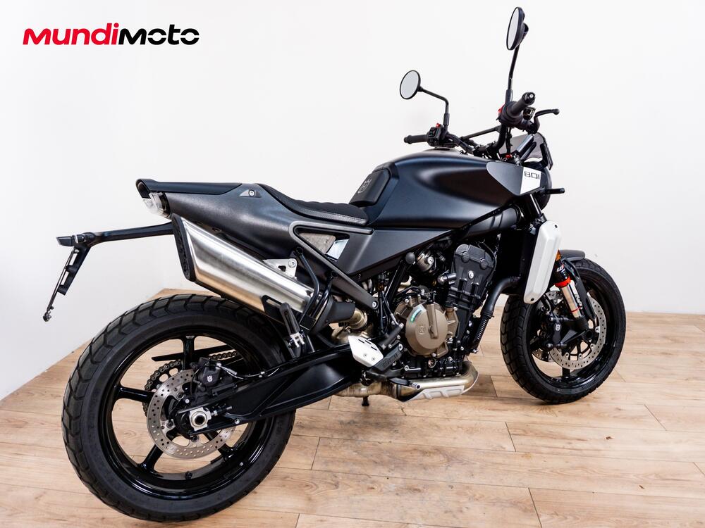 Husqvarna Svartpilen 801 (2024 - 26) (3)