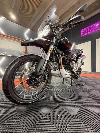 Moto Guzzi V85 TT Guardia d'Onore (2022 - 23) usata