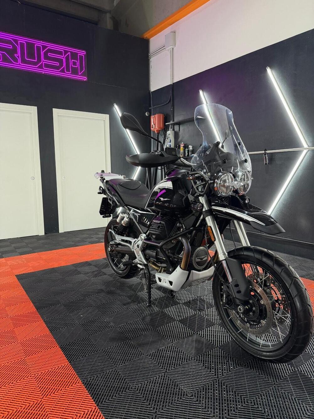 Moto Guzzi V85 TT Guardia d'Onore (2022 - 23) (3)