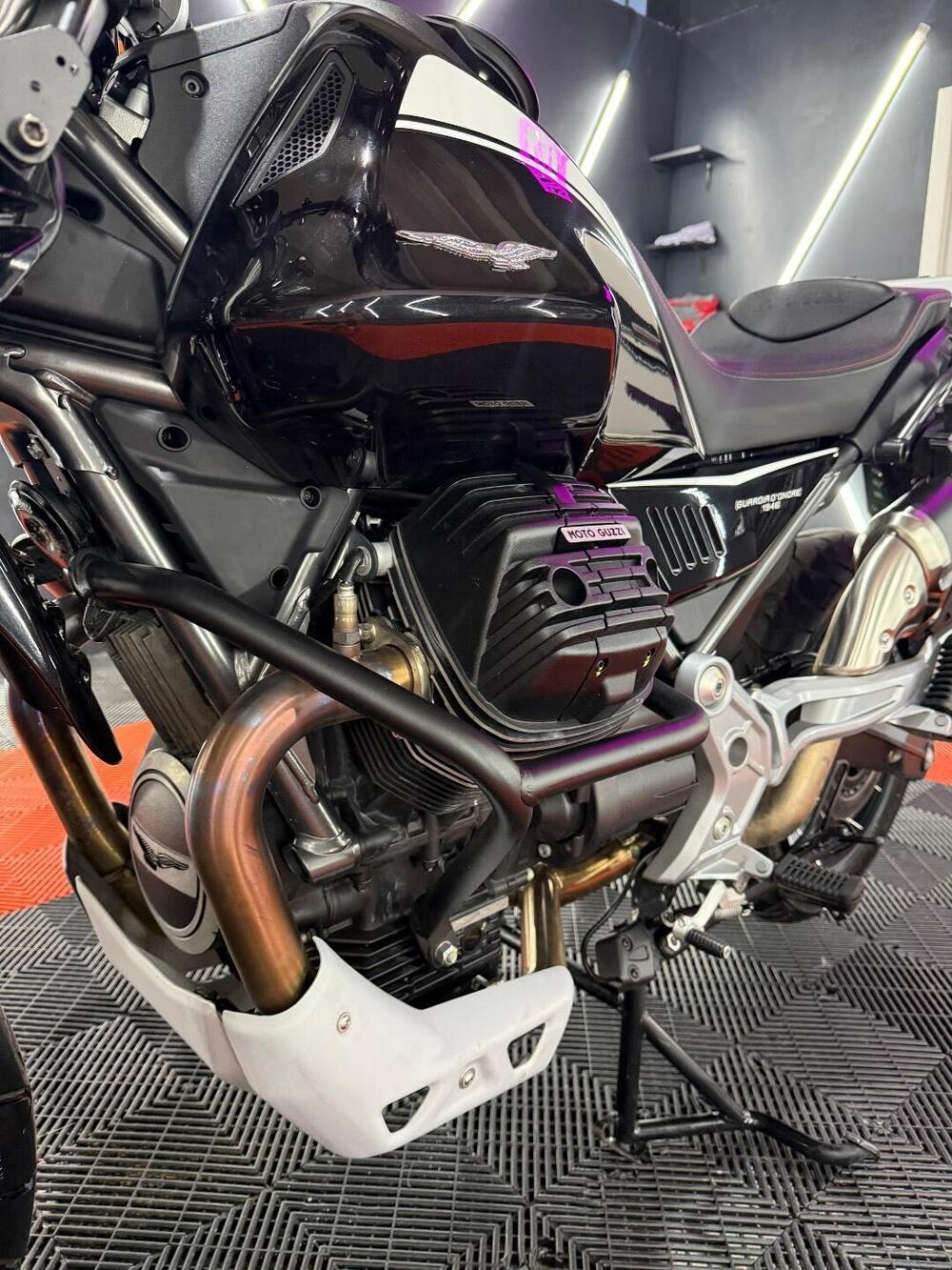 Moto Guzzi V85 TT Guardia d'Onore (2022 - 23) (9)