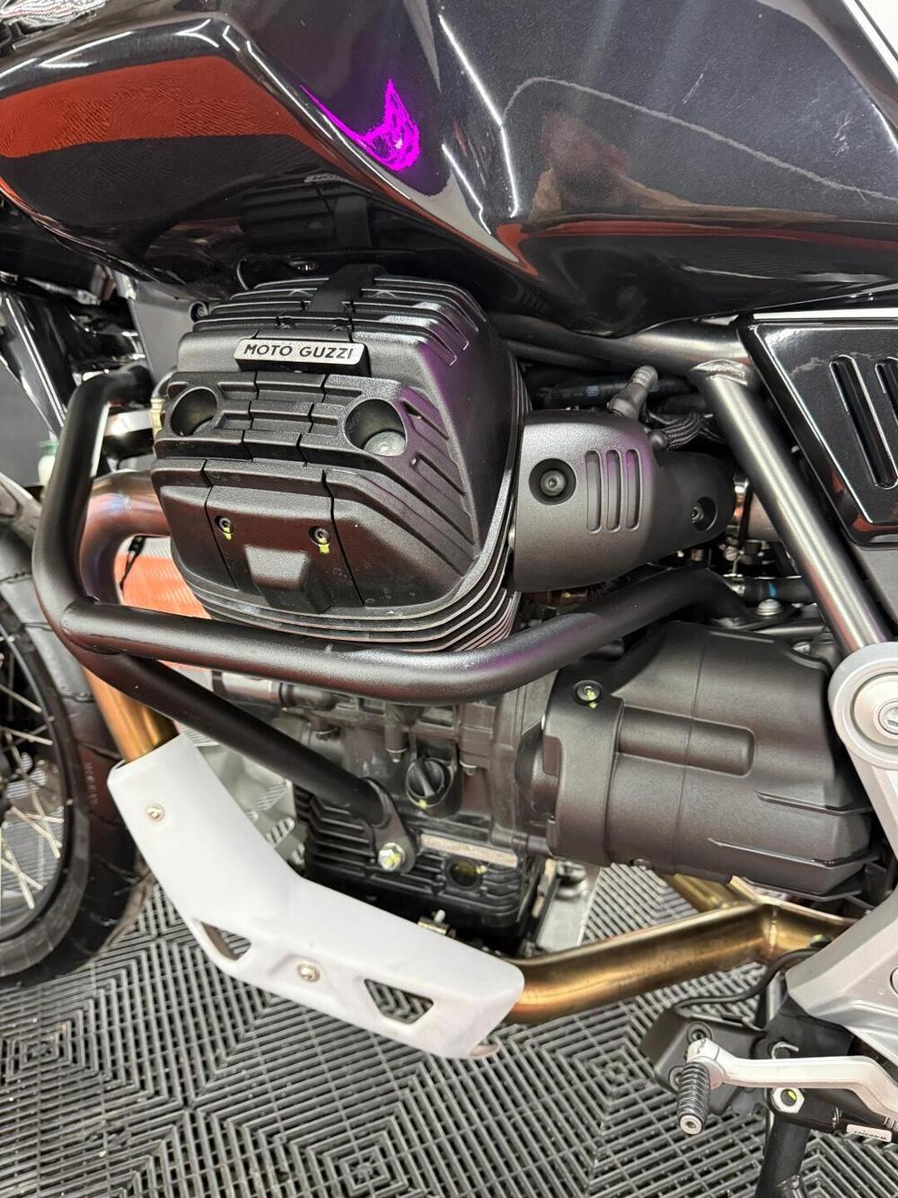 Moto Guzzi V85 TT Guardia d'Onore (2022 - 23) (5)