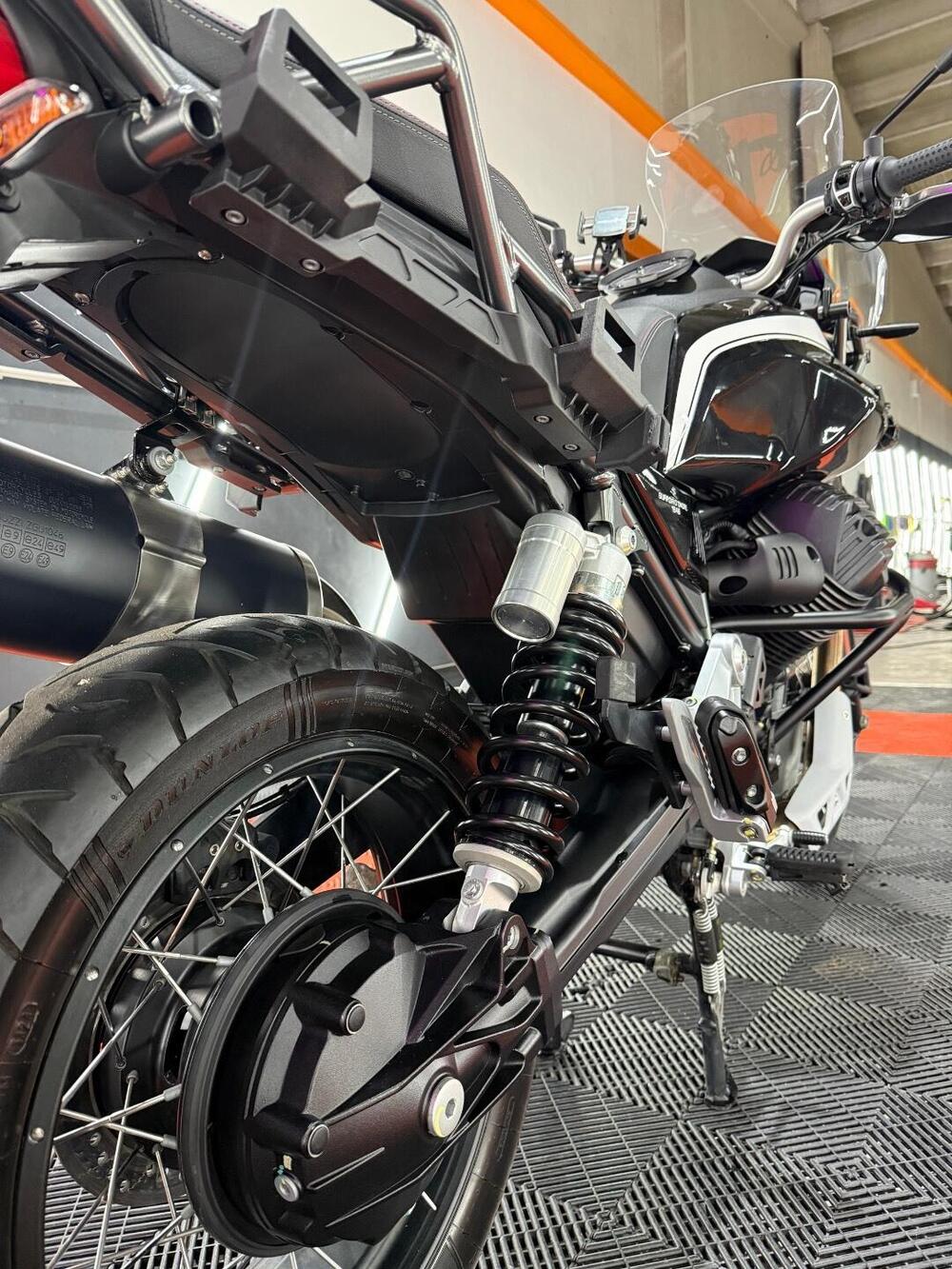 Moto Guzzi V85 TT Guardia d'Onore (2022 - 23) (7)