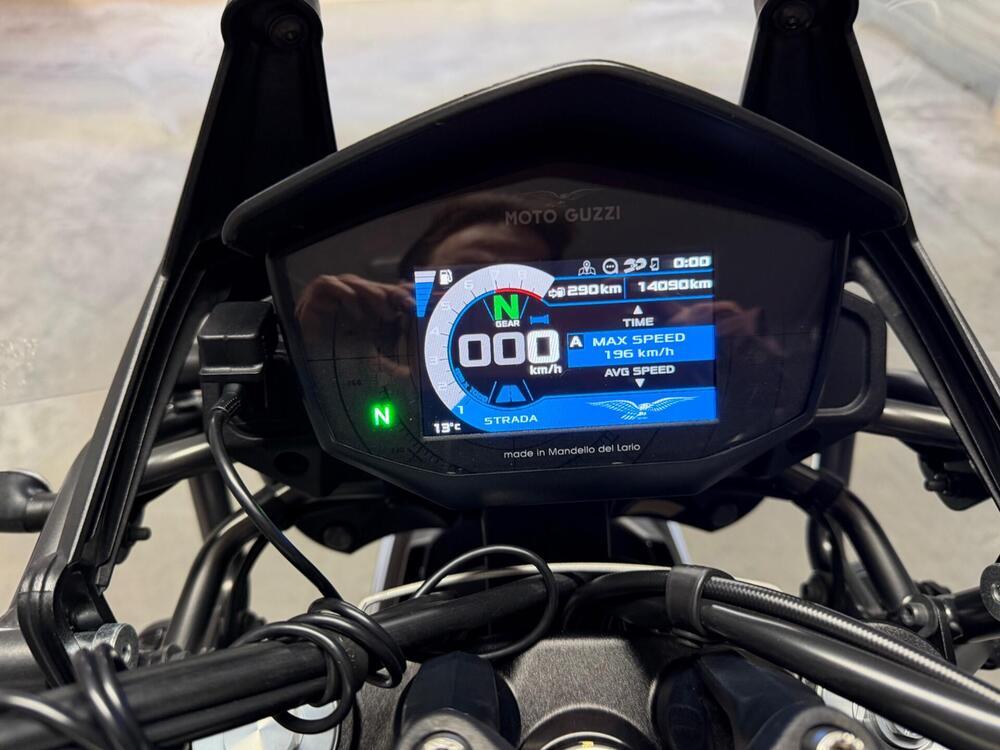 Moto Guzzi V85 TT Guardia d'Onore (2022 - 23) (13)