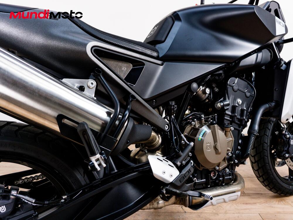 Husqvarna Svartpilen 801 (2024 - 26) (4)