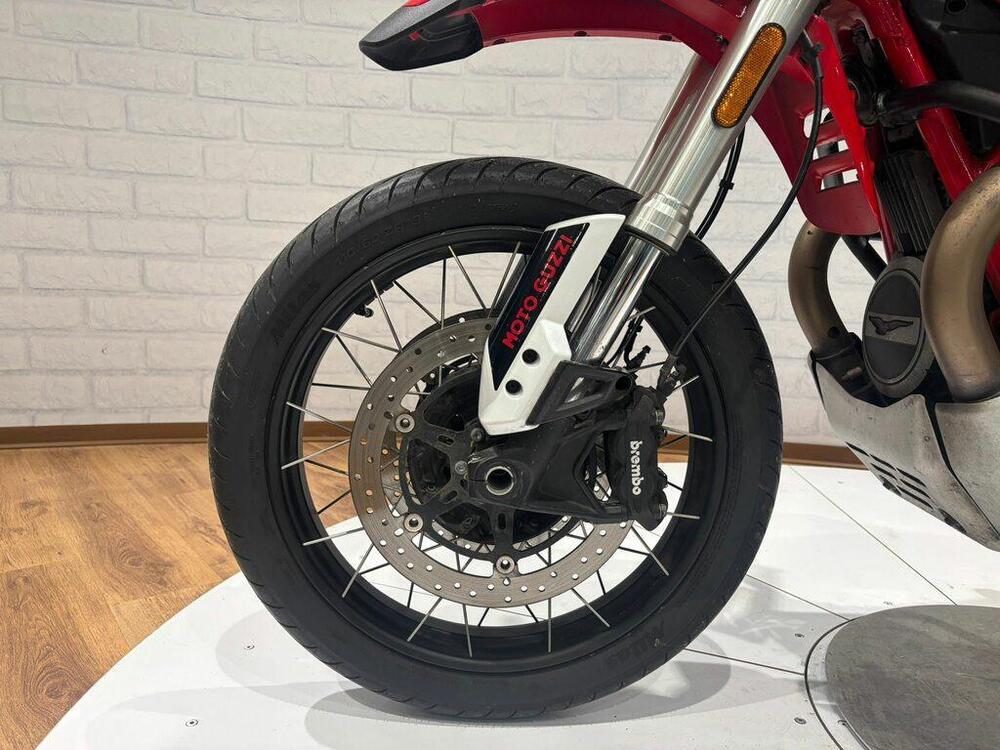 Moto Guzzi V85 TT Evocative Graphics (2021 - 23) (9)