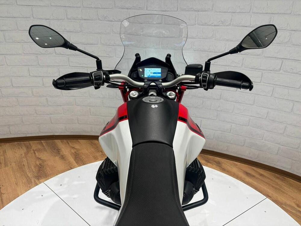 Moto Guzzi V85 TT Evocative Graphics (2021 - 23) (7)