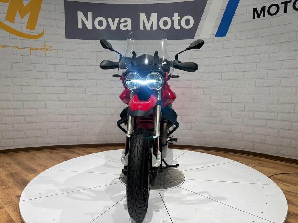 Moto Guzzi V85 TT Evocative Graphics (2021 - 23) (2)