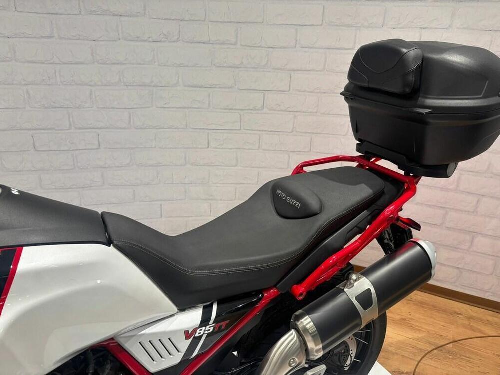 Moto Guzzi V85 TT Evocative Graphics (2021 - 23) (10)