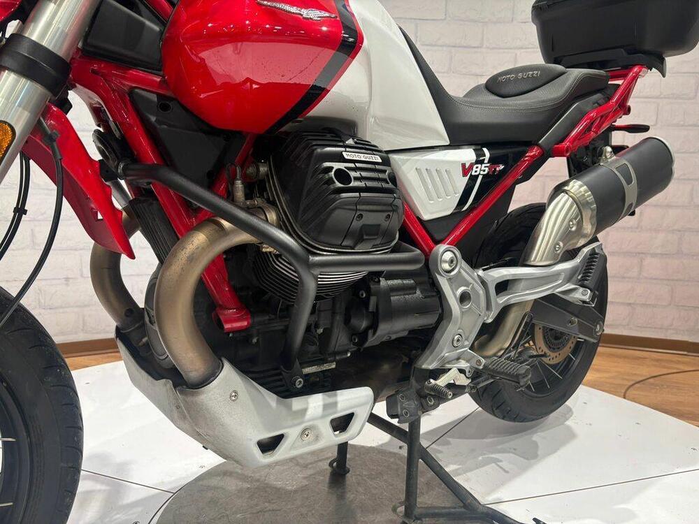 Moto Guzzi V85 TT Evocative Graphics (2021 - 23) (8)