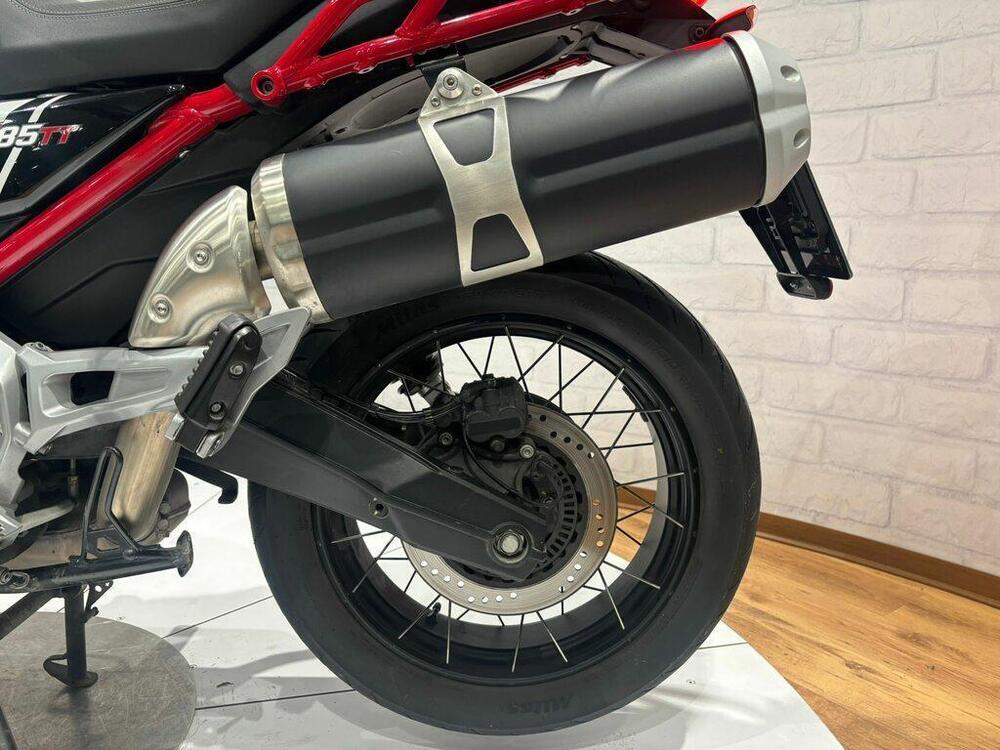 Moto Guzzi V85 TT Evocative Graphics (2021 - 23) (13)