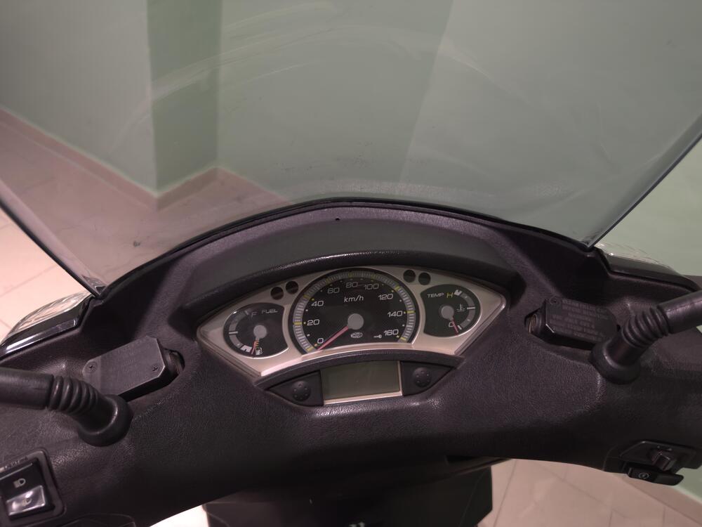 Yamaha X-Max 250 (2007 - 09) (5)