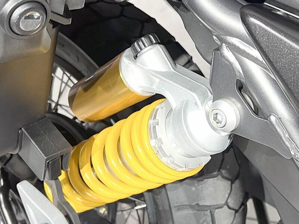 Moto Guzzi V85 TT (2021 - 23) (4)