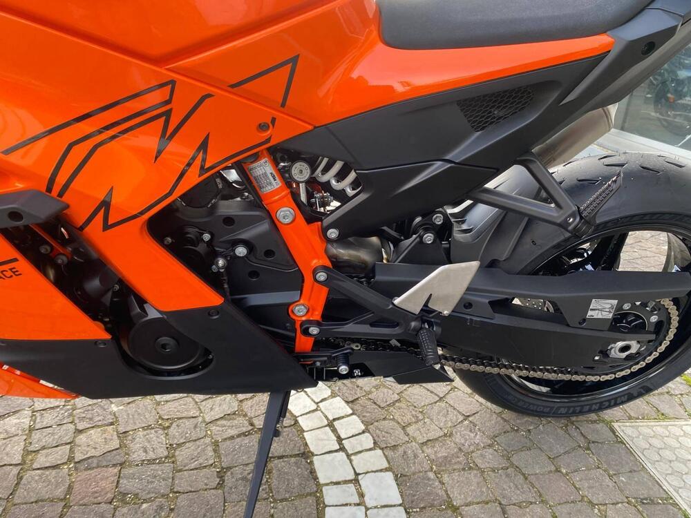 KTM 990 RC R (2026) (9)
