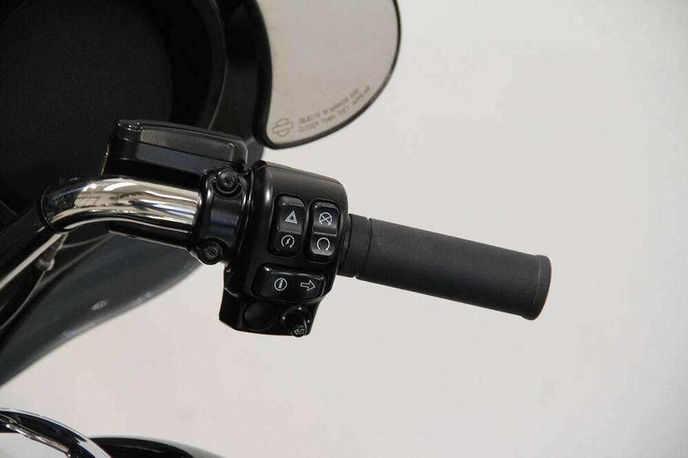 Harley-Davidson 107 Street Glide Special (2017 - 19) - FLHXS (12)