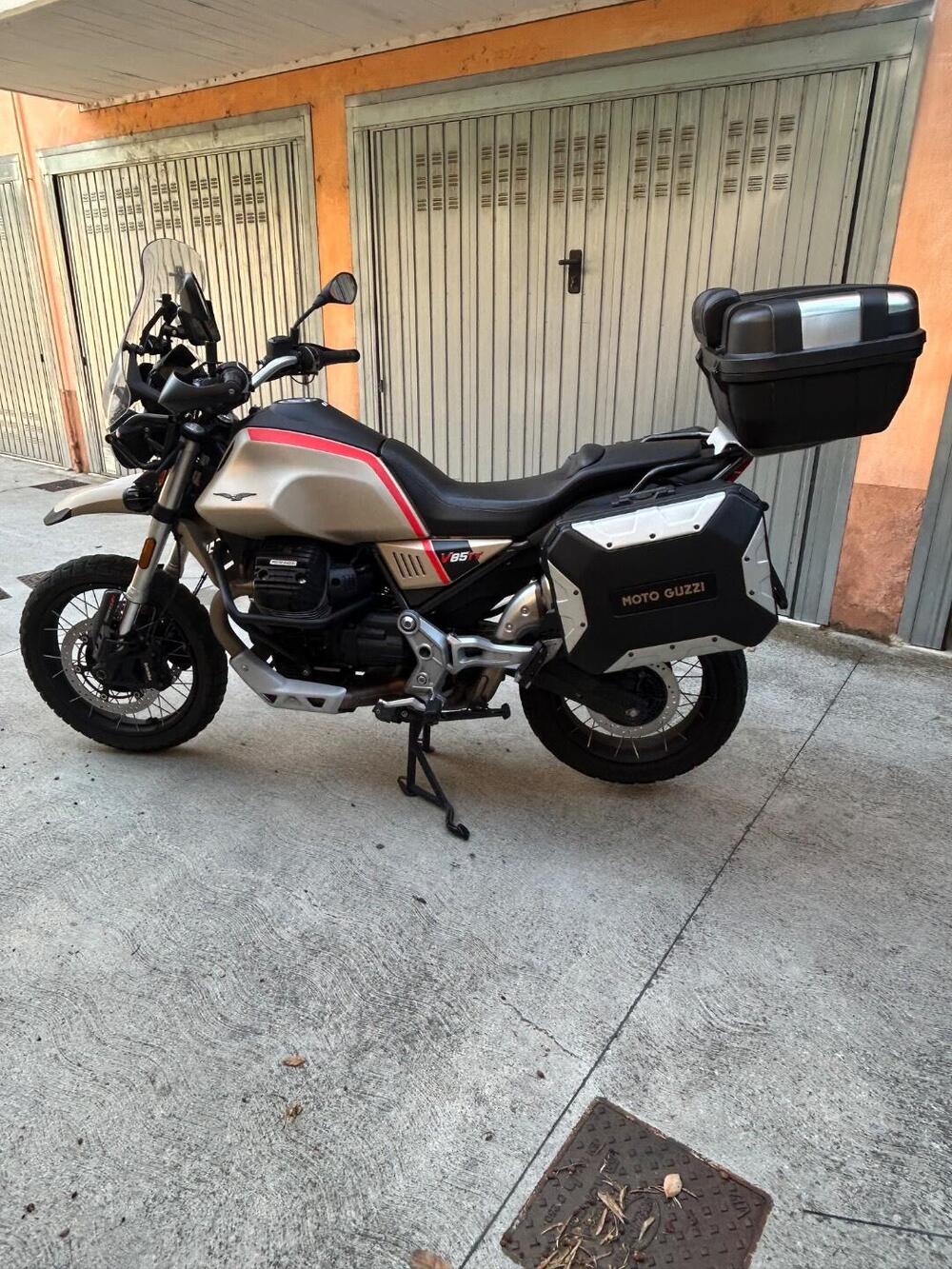 Moto Guzzi V85 TT Travel (2021 - 23) (3)