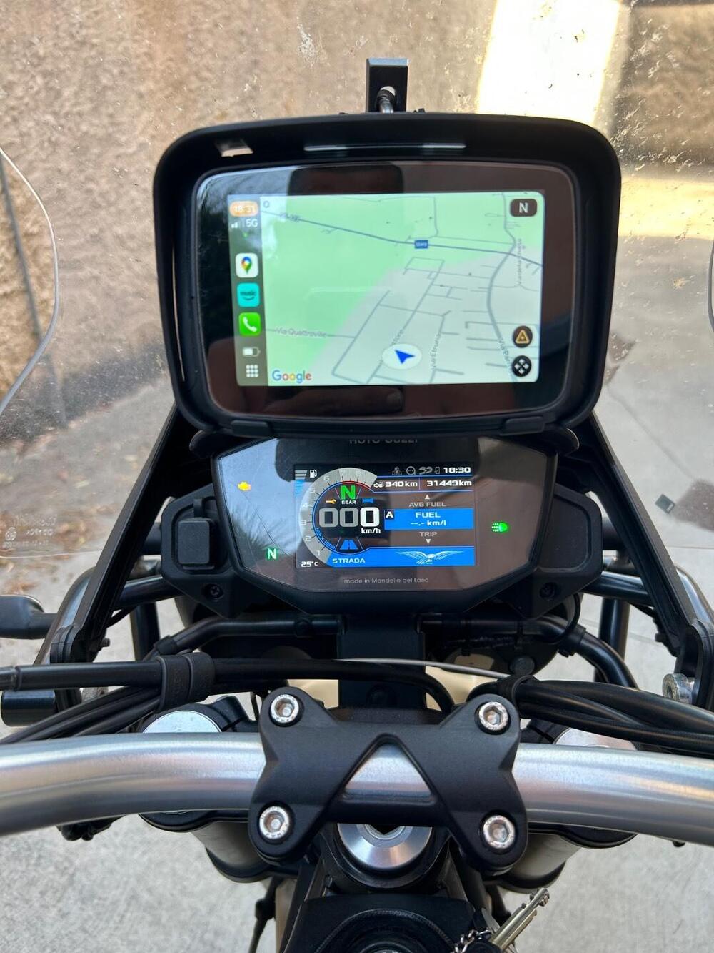 Moto Guzzi V85 TT Travel (2021 - 23) (5)